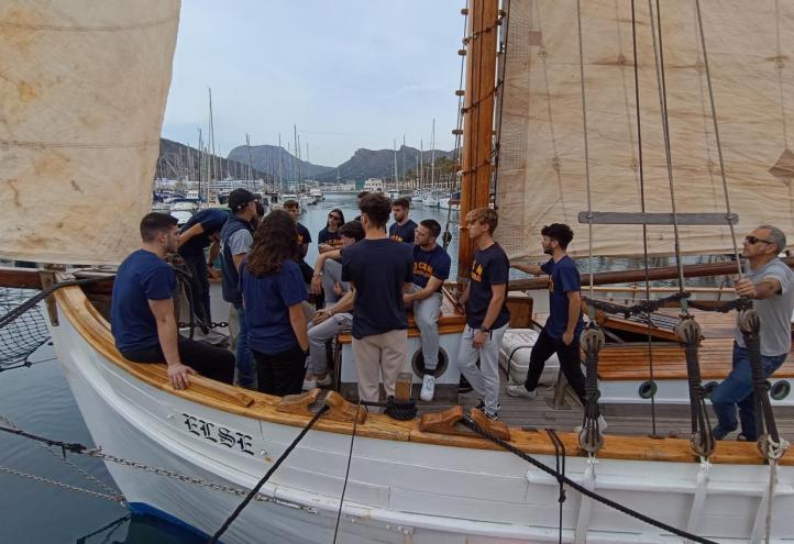 Alumnos de CAFD asisten a clase en el Else