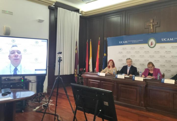 Instante de la inauguración del acto en la Sala Capitular del Campus de Murcia.