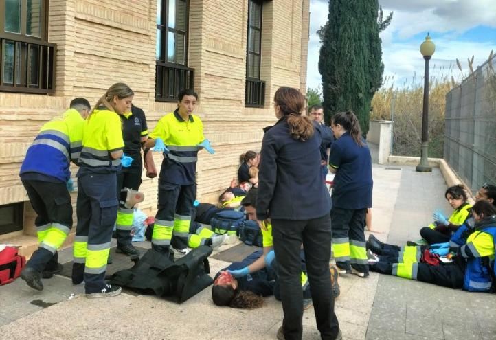 SIMULACRO . Instante del simulacro de atentado terrorista celebrado en el Campus de la UCAM en Murcia