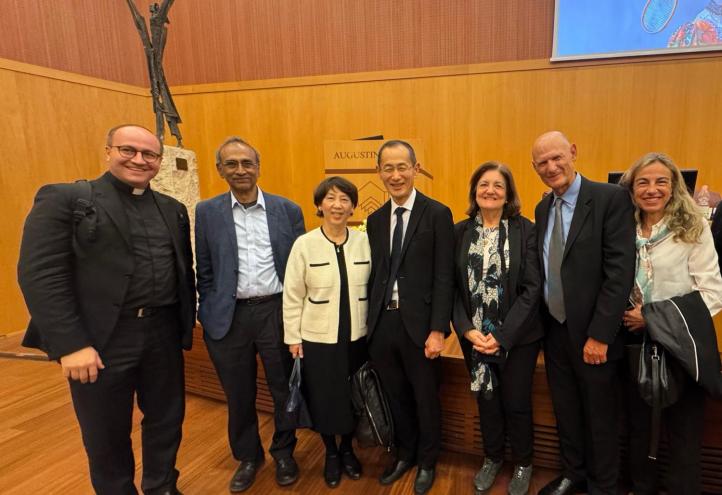 Los investigadores, junto a los presidentes del Instituto Internacional de Neurobioética y de la UCAM, esta semana en el evento.