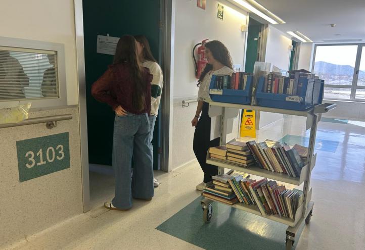 Hospital Santa Lucía, Biblioteca con Alas, Voluntariado