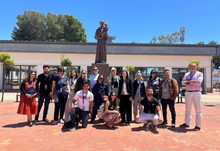 Agentes, Internacional, Universidad