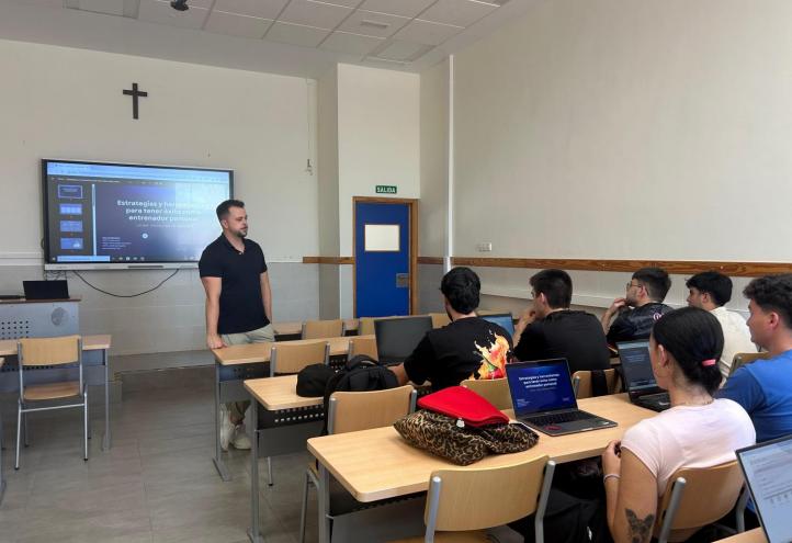 CAFD, Entrenador, Seminario