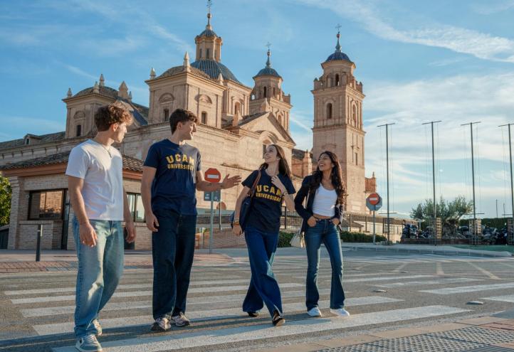 Principal: 6000 alumnos internacionales de 135 países se forman este curso en la Universidad Católica.