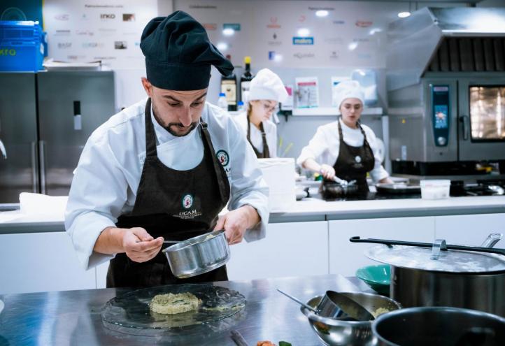 Estudiantes del Grado en Gastronomía de la UCAM en la GastroLab.