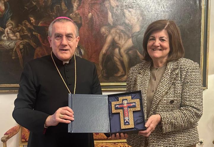 Presidenta nuevo Nuncio