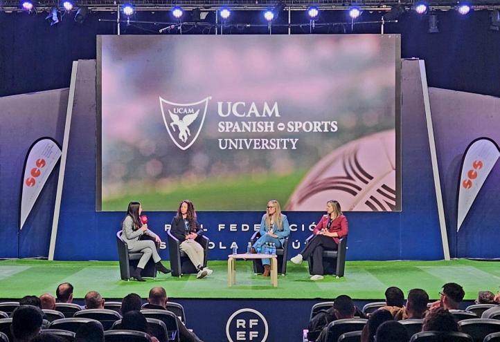 Mesa redonda durante el SCS Football Lab