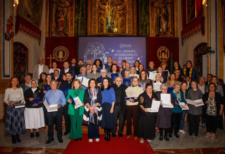 Foto de familia en la clausura de las XXV Jornadas Internacionales de Caridad y Voluntariado