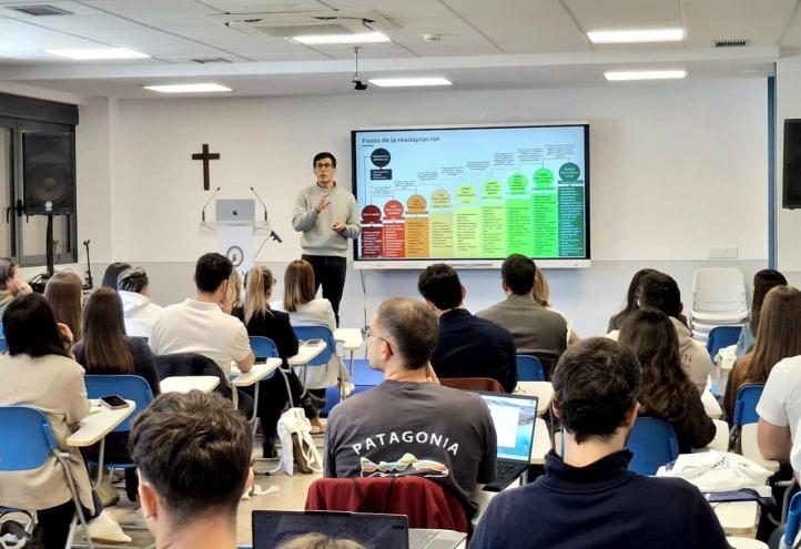 Ponencia en un aula del Campus durante la IV Jornada de ADNEFE.