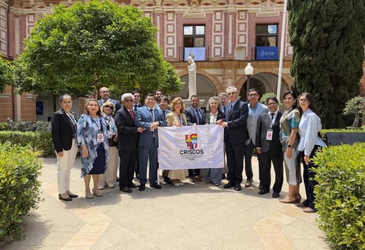 Delegados de CRISCOS junto a representantes de la UCAM