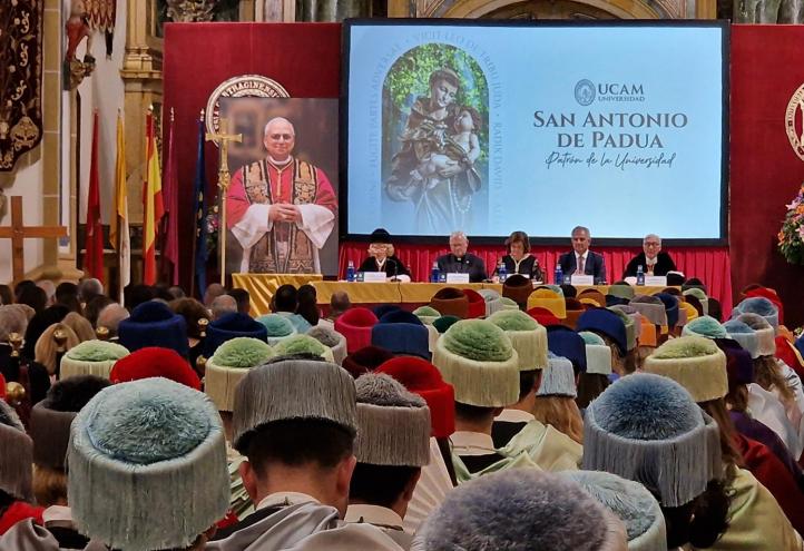 El Templo del Monasterio de los Jerónimos durante el acto conmerativo de la festividad del patrón de la UCAM.