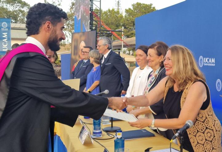 Graduación, Internacional, Promoción