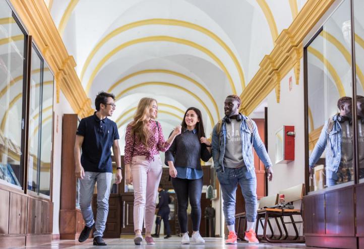 Estudiantes internacionales en el Campus.
