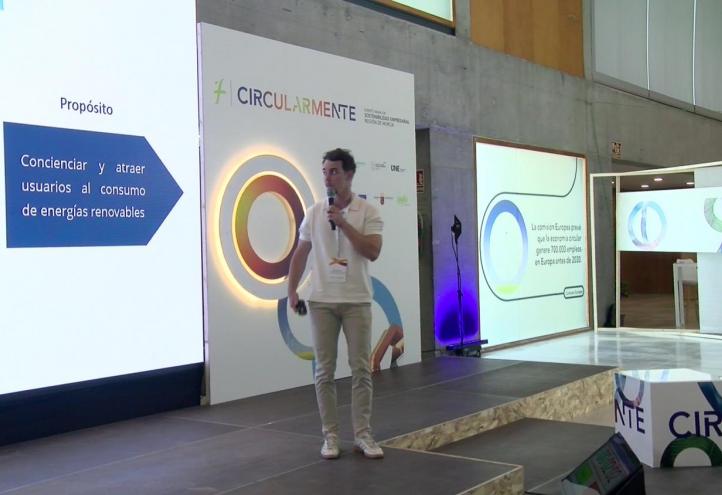 Miguel Ángel Beltrán exponiendo su proyecto.