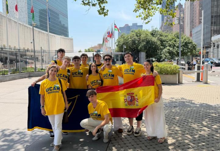 El grupo de estudiantes en las inmediaciones de la ONU en Nueva York. 