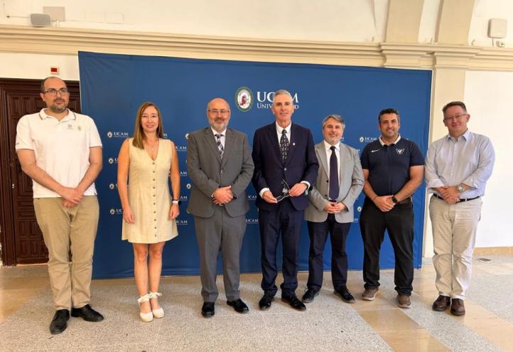 Directivos de la UCAM junto a la comitiva de UVM.