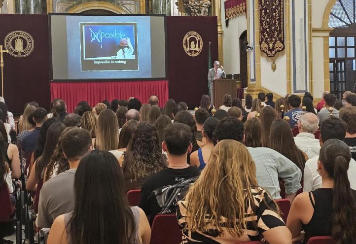 Bienvenida a los estudiantes de nuevo ingreso del Grado en Medicina de la UCAM de su Campus de Murcia. Además, durante el acto se han entregado los premios a los estudiantes de Medicina con mejores expedientes académicos, con la Beca CTO.