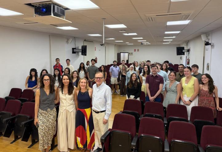 Los alumnos junto a los profesores de las 3 universidades 