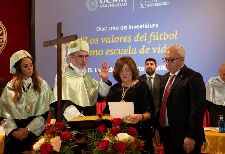 Uno de los momentos más emotivos de la ceremonia ha sido cuando el seleccionador nacional de fútbol ha judaro su nombramiento 