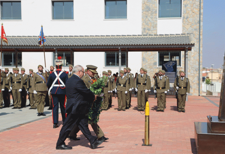 El Regimiento de Artillería nº73 y la UCAM se hermanan en una emotiva Jura de Bandera