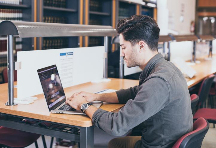 Acceso a libros digitales a través UCAM Biblioteca