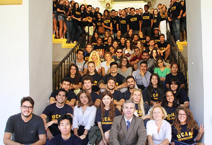 Estudia una carrera en inglés sin salir de España