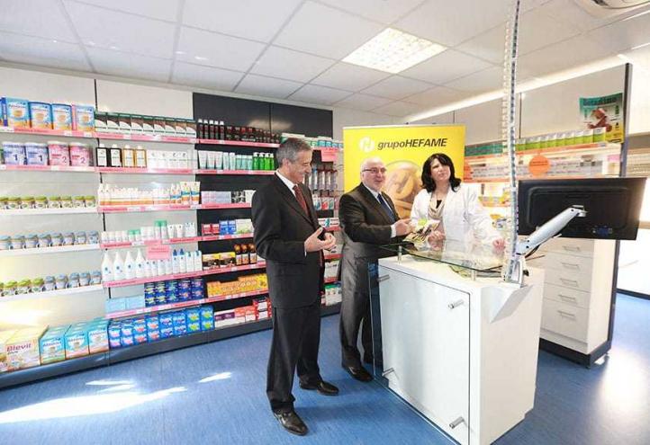 La UCAM y HEFAME inauguran un aula de farmacia única en la Región y referente en España