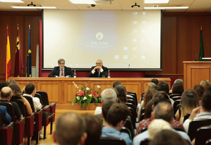 Martínez Moya, miembro del Consejo General del Poder Judicial, abre el curso de Derecho de la UCAM