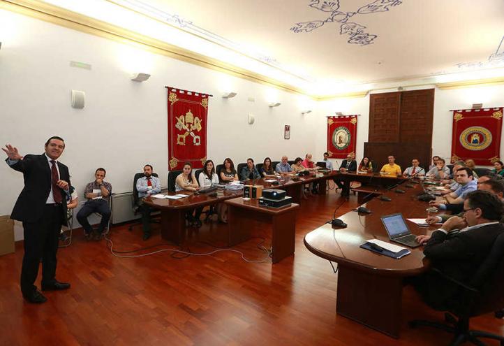 Los alumnos de la UCAM ponen nota alta a sus profesores por el trato cercano y las tutorías personales