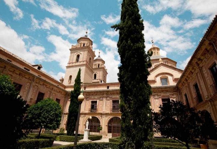 Sanidad garantiza las prácticas de los alumnos en los hospitales públicos