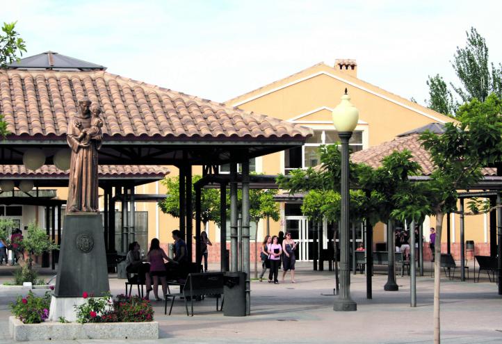 La ANECA da el visto bueno al grado en Farmacia de la UCAM