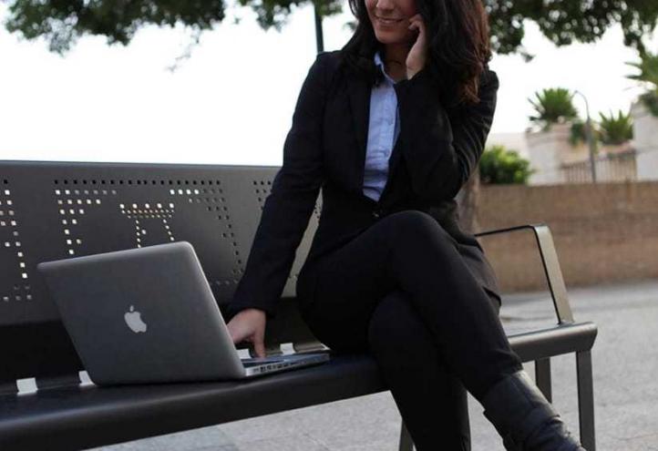 Una tesis analiza los derechos de los consumidores en la contratación a distancia