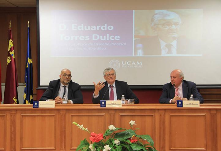 Jornada de cine jurídico con el profesor de Derecho Penal, Eduardo Torres Dulce