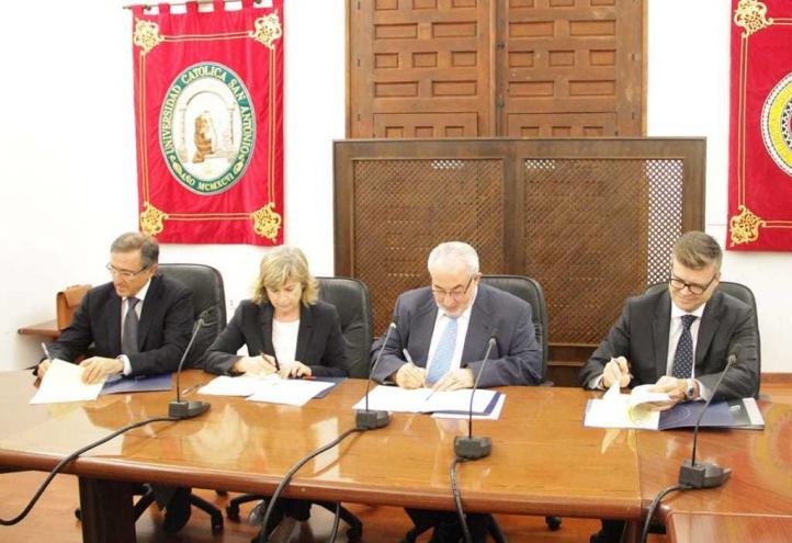 La UCAM crea la Cátedra de Neumología y Cirugía Torácica 