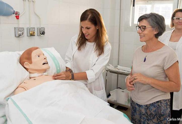 El Hospital de Parapléjicos y la UCAM forman con tecnología de simulación a cuidadores de lesionados medulares 