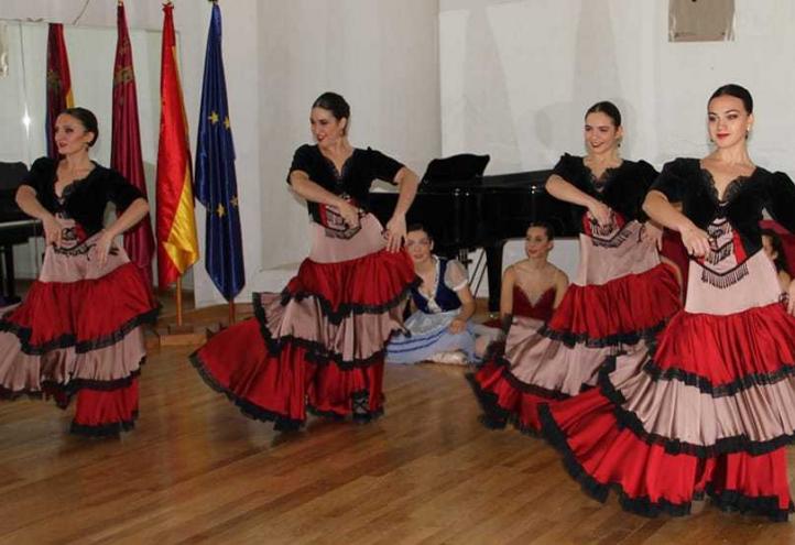 Educación y la UCAM colaboran para prevenir lesiones y mejorar la dieta de los alumnos del Conservatorio Profesional de Danza