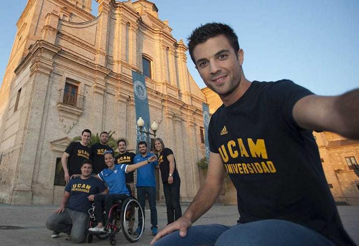 La UCAM potencia en FITUR la oferta turística de la Región gracias al deporte y la gastronomía