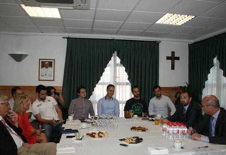 El presidente de AJE Murcia inaugura la iniciativa del ITM &#039;Desayuna con...&#039;