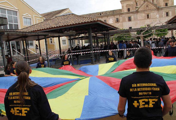 La UCAM y el Colegio San Vicente de Paúl celebran el ‘Día Internacional de la Actividad Física’ 
