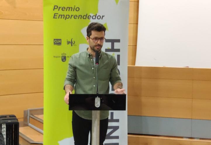 Diego Amores, premio emprendedor del año de la Región, por su proyecto para transformar materia orgánica usando insectos