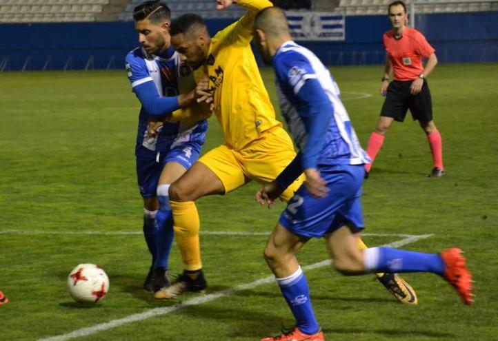 El Lorca Deportiva vence a los universitarios  (1-0)