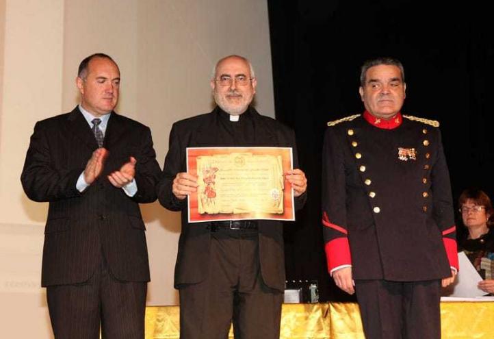 El vicerrector de Extensión Universitaria de la UCAM recibe la Gran Cruz de Caballero de Santiago