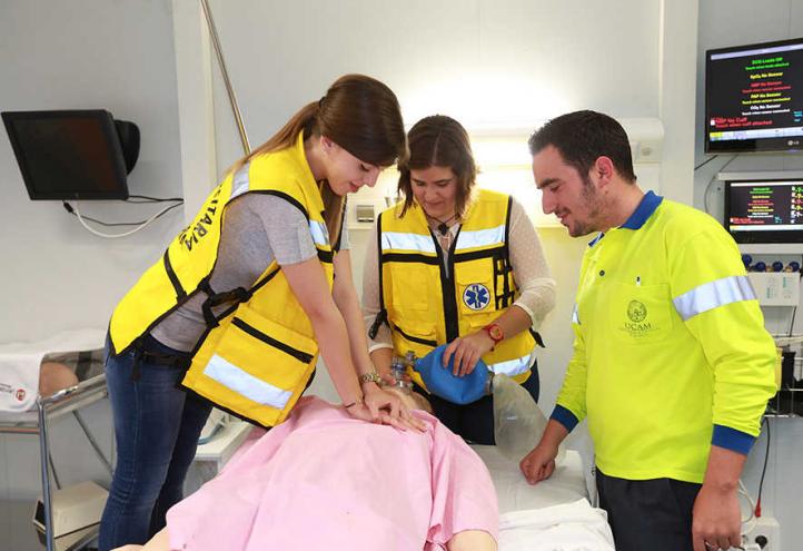 Un gran número de horas prácticas para la formación de los  futuros enfermeros