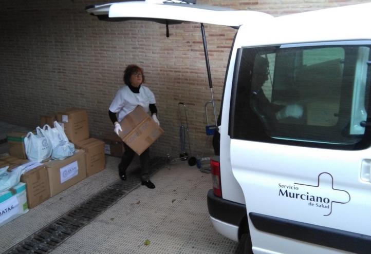 La UCAM dona más de 3.300 batas quirúrgicas y calzas, y elabora protecciones faciales en 3D