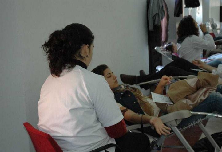 Estudiantes y personal de la UCAM donan sangre
