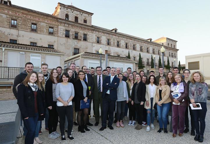 Una treintena de profesionales de empresas líderes alemanas se forman en la UCAM