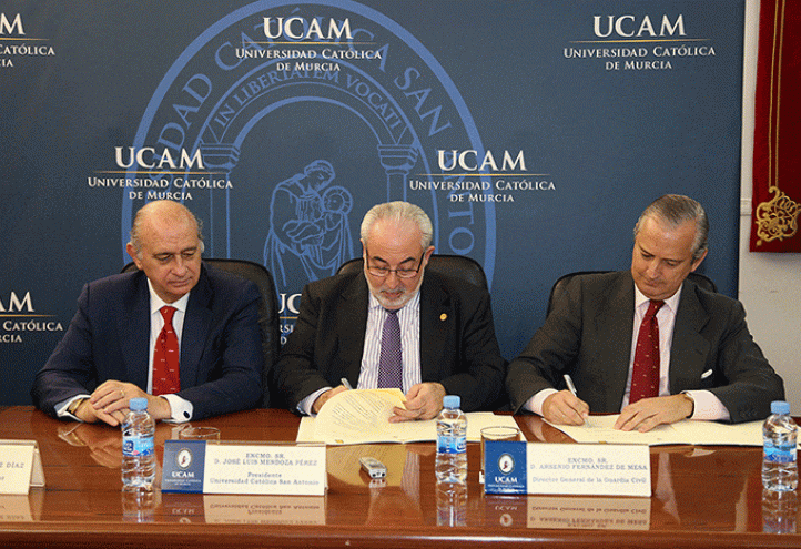 Firma de un acuerdo de colaboración con la Fundación Guardia Civil