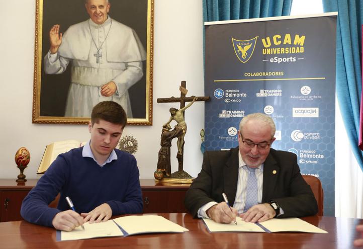 Ángel Pérez (magoangelESP), primer youtuber becado por una universidad española