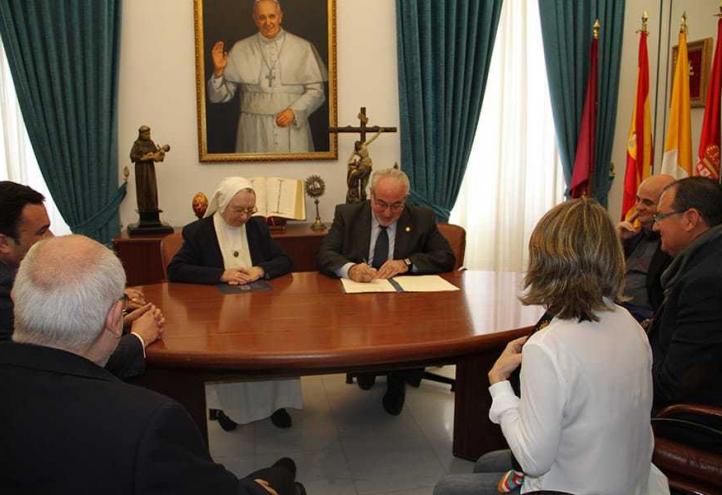 Crean una Cátedra de atención socio-sanitaria a personas mayores dependientes