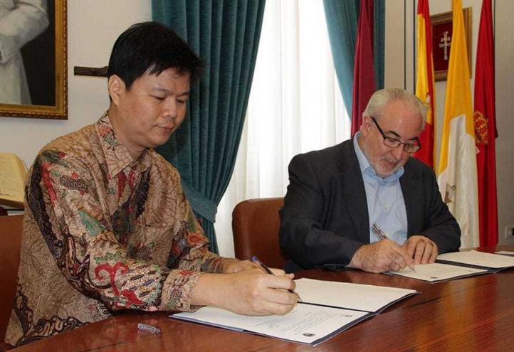 La UCAM refuerza su apoyo al fútbol y a los más desfavorecidos en Indonesia